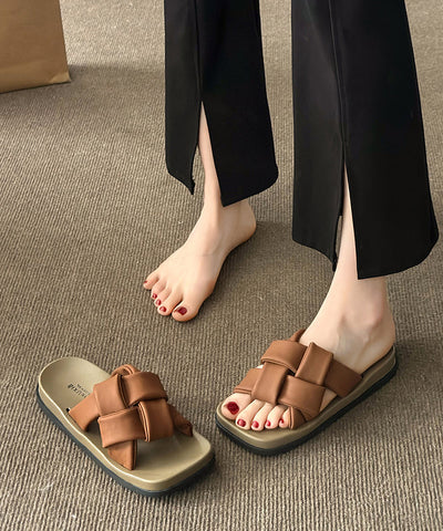 Sandalias de plataforma francesa beige con punta abierta  Sandalias de plataforma francesa beige con punta abierta