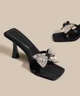 Schwarze High Heel Slide Sandalen mit Schleife und Zirkonia