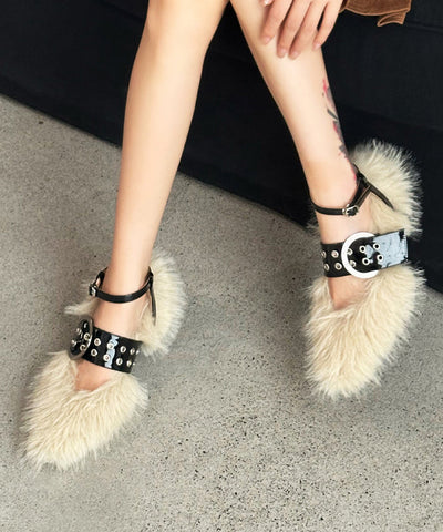 Zapatos de piel afelpada marrón con elegante correa de hebilla  Zapatos de piel afelpada marrón con elegante correa de hebilla