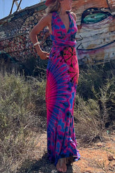 Vestido largo de corte A con escote en V, espalda cruzada y efecto tie dye de Meridress