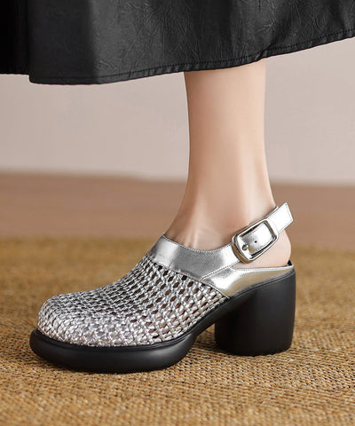 Sandalias elegantes de piel sintética con tacón grueso y aberturas en color negro  Sandalias elegantes de piel sintética con tacón grueso y aberturas en color negro