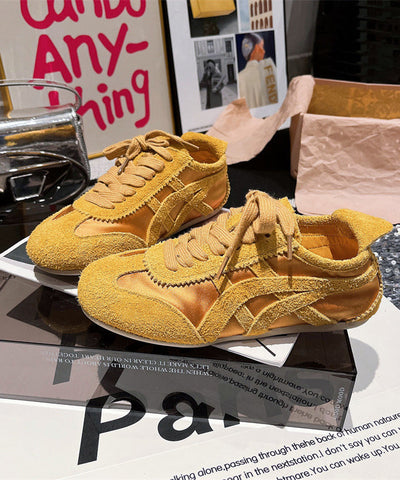 Zapatos planos deportivos de moda con cordones y empalme de ante amarillo  Zapatos planos deportivos de moda con cordones y empalme de ante amarillo