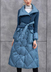 Edler blauer Patchwork-Daunenmantel mit Reißverschluss und Bindegürtel für den Winter