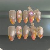 Rein handgefertigte tragbare Nägel. Kontrastfarbenes Maniküre-Gel zum Aufdrücken der Nägel.