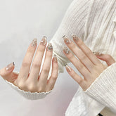 Neue hochwertige Hepburn-Stil Schmetterling Diamant Polka Dot vielseitige Damen Nail Art Make-up Simulation falsche Nägel