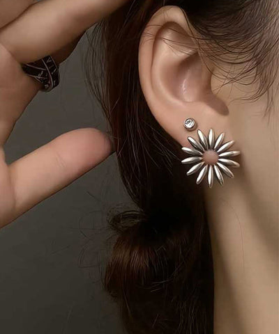 Fine Silk Copper Alloy Daisy Stud Earrings Fine Silk Copper Alloy Daisy Stud Earrings