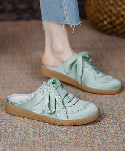 Sandalias negras de piel sintética con tiras cruzadas y cómodas con cordones  Sandalias negras de piel sintética con tiras cruzadas y cómodas con cordones