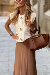 Suéter tipo cárdigan de punto grueso, corto, con bolsillo y botonadura sencilla