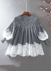 Nueva blusa de algodón con patchwork calado y mangas abullonadas