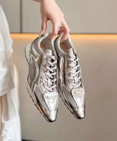 Zapatos deportivos de moda con cordones y punta puntiaguda de piel sintética plateada  Zapatos deportivos de moda con cordones y punta puntiaguda de piel sintética plateada