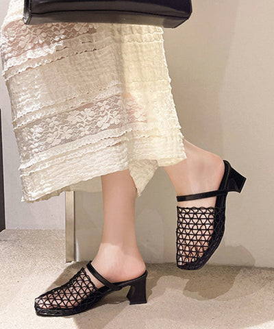 Sandalias gruesas y elegantes con diseño de malla transpirable en color negro  Sandalias gruesas y elegantes con diseño de malla transpirable en color negro