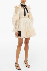 Minivestido de encaje con lazo y mangas farol
