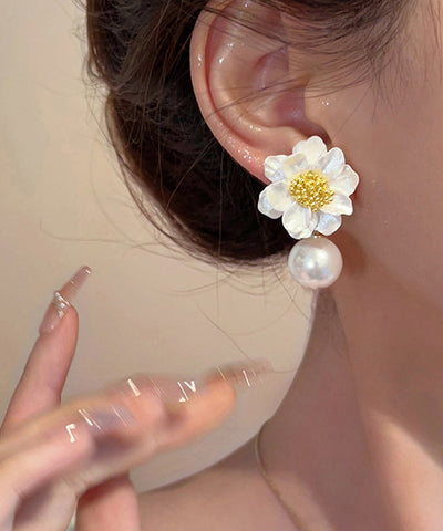 Original Design White Acrylic Alloy Floral Pearl Stud Earrings Original Design White Acrylic Alloy Floral Pearl Stud Earrings