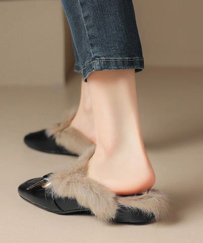 Sandalias cómodas de piel de vaca negra con forro de lana afelpada  Sandalias cómodas de piel de vaca negra con forro de lana afelpada