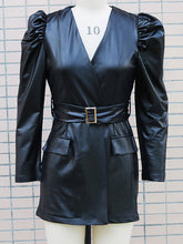 Minikleider Burgunderrotes kurzes Kleid aus PU-Leder mit langen Ärmeln und Schärpe