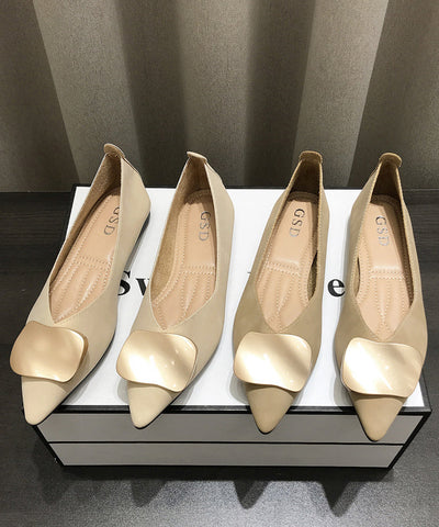 Zapatos planos con diseño de boutique, de piel sintética color caqui y punta puntiaguda con lentejuelas  Zapatos planos con diseño de boutique, de piel sintética color caqui y punta puntiaguda con lentejuelas