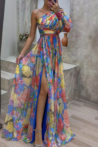 Grünes elegantes Abendkleid mit Blumenmuster und Schlitz  Grünes elegantes Abendkleid mit Blumenmuster und Schlitz