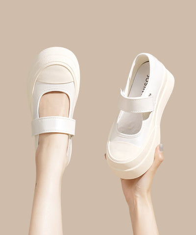 Lässige rosa Plateauschuhe mit Schnallenriemen und Spleißen  Lässige rosa Plateauschuhe mit Schnallenriemen und Spleißen