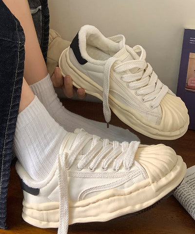 Zapatos planos casuales de plataforma negra con cordones  Zapatos planos casuales de plataforma negra con cordones