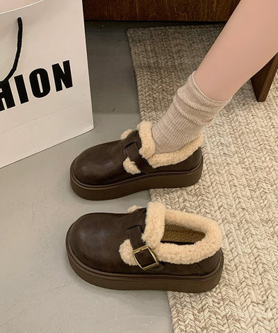 Schwarze Loafer mit Splicing-Plateau und flauschigem Wollfutter  Schwarze Loafer mit Splicing-Plateau und flauschigem Wollfutter