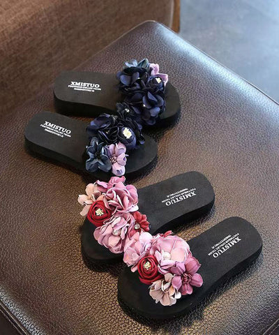 Sandalias estilo bohemio con diseño floral en color rosa y punta abierta  Sandalias estilo bohemio con diseño floral en color rosa y punta abierta