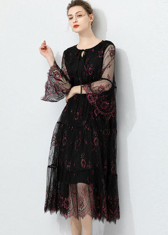Vestido de verano de tul con retazos de encaje calado y cuello redondo negro a la moda  Vestido de verano de tul con retazos de encaje calado y cuello redondo negro a la moda