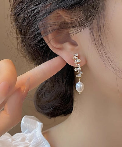 Modern Gold Copper Alloy Pearl Drop Earrings Modern Gold Copper Alloy Pearl Drop Earrings