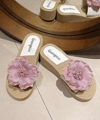 Sandalias de cuña con punta abierta y diseño floral negro bohemio  Sandalias de cuña con punta abierta y diseño floral negro bohemio