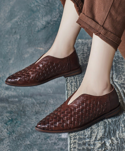 Zapatos planos color café con punta puntiaguda de piel de vacuno estilo retro  Zapatos planos color café con punta puntiaguda de piel de vacuno estilo retro