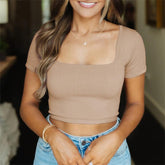 T-Shirts mit quadratischem Ausschnitt und kurzen Ärmeln in mehreren Farben