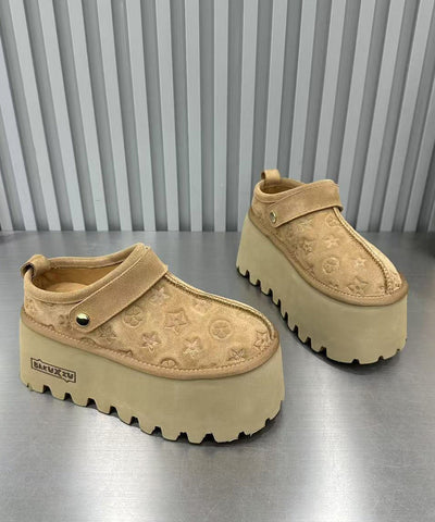 Schicke Plateau-Sandalen aus Wildleder in Hellkamel mit Prägung  Schicke Plateau-Sandalen aus Wildleder in Hellkamel mit Prägung