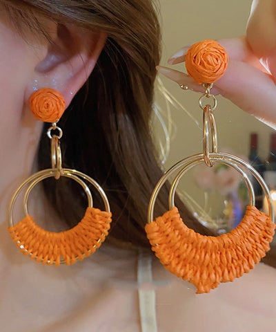 Pendientes colgantes de aleación de plata de ley naranja con diseño trenzado de paja.  Pendientes colgantes de aleación de plata de ley naranja con diseño trenzado de paja.