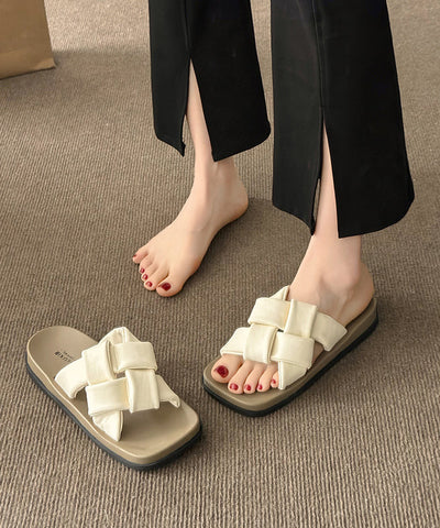 Sandalias de plataforma francesa beige con punta abierta  Sandalias de plataforma francesa beige con punta abierta