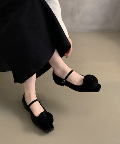 Französische Blumen-Schnürschuhe mit Spleißen, flache Füße, rosa Velours  Französische Blumen-Schnürschuhe mit Spleißen, flache Füße, rosa Velours