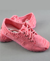 Einfache rosa flache Schuhe aus Baumwollstoff für Damen mit gekreuzten Riemen