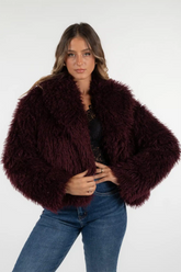 Einfarbiger Mantel aus Kunstpelz