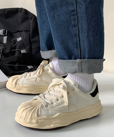 Zapatos planos casuales de plataforma negra con cordones  Zapatos planos casuales de plataforma negra con cordones