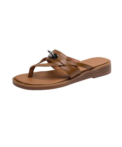 Sandalias estilo chanclas bohemias con tiras de piel sintética marrón  Sandalias estilo chanclas bohemias con tiras de piel sintética marrón