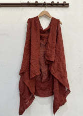 Einfache rote asymmetrische Strickjacke aus festem Leinen