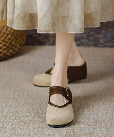 Lässige Keilsandalen aus braunem Wildleder mit Spleißen  Lässige Keilsandalen aus braunem Wildleder mit Spleißen