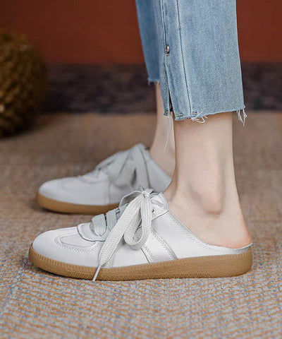 Sandalias negras de piel sintética con tiras cruzadas y cómodas con cordones  Sandalias negras de piel sintética con tiras cruzadas y cómodas con cordones