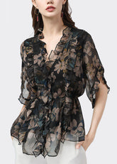 Einzigartige schwarze Chiffonbluse mit Rüschen und Patchwork-Print für den Sommer