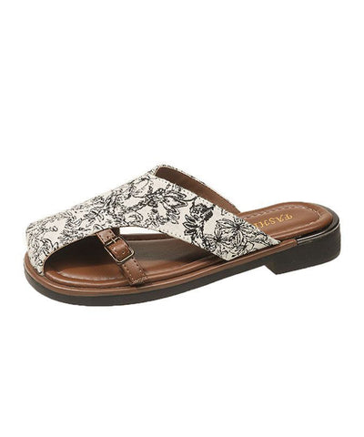 Schwarze Satin-Sandalen im chinesischen Stil mit Hohlmuster  Schwarze Satin-Sandalen im chinesischen Stil mit Hohlmuster