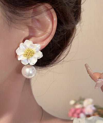 Original Design White Acrylic Alloy Floral Pearl Stud Earrings Original Design White Acrylic Alloy Floral Pearl Stud Earrings