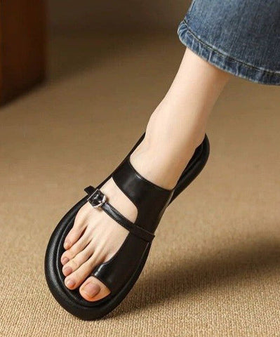 Lässige, ausgehöhlte schwarze Flip-Flops-Sandalen  Lässige, ausgehöhlte schwarze Flip-Flops-Sandalen