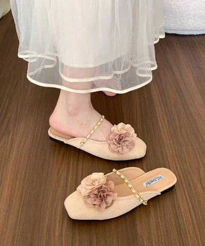 Sandalias estilo retro con diseño floral en ante beige  Sandalias estilo retro con diseño floral en ante beige