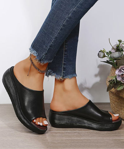 Sandalias blancas de cuña con punta abierta y estilo sencillo  Sandalias blancas de cuña con punta abierta y estilo sencillo