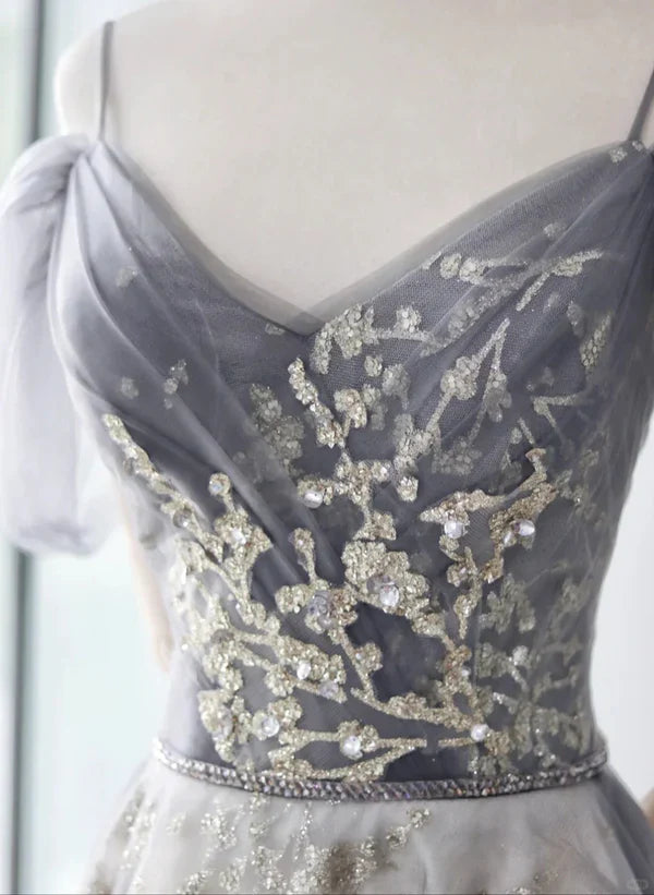 Hellgraues, langes Tüll-Abendkleid in A-Linie mit Trägern