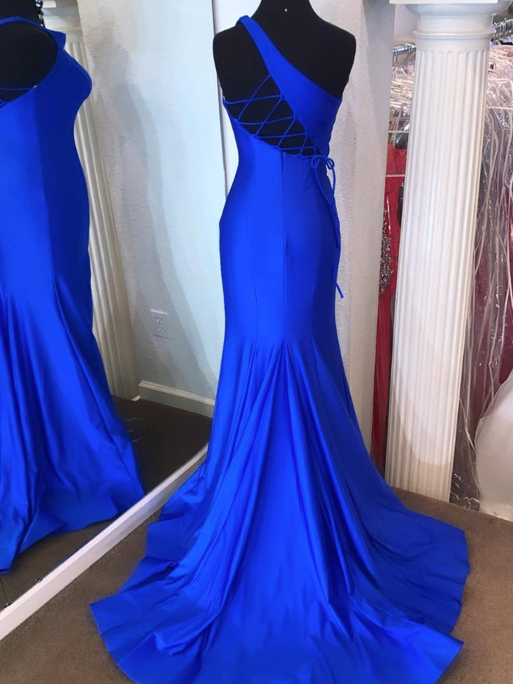 Meerjungfrauen-Abendkleid mit One-Shoulder-Schnitt