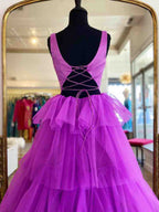 Langes, lila Tüll-Abendkleid mit A-Linien-Linie und Rüschen